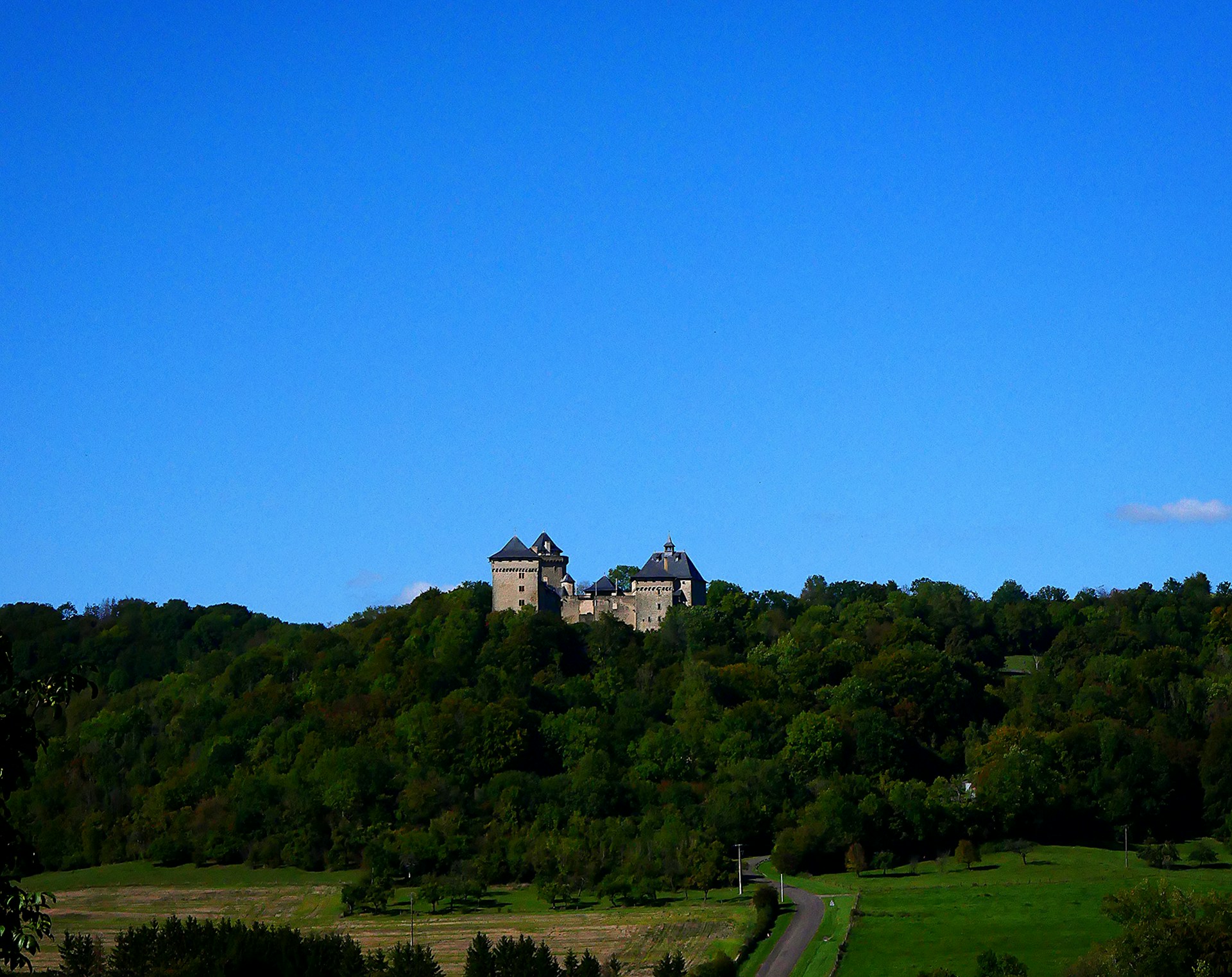 Les châteaux cachés d’Auvergne : itinéraires secrets et méconnus