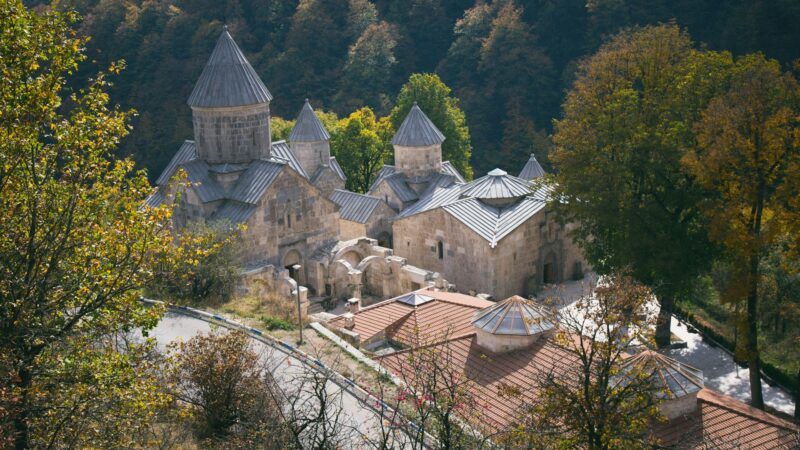 Escapades slow : découvrir les villages médiévaux à deux
